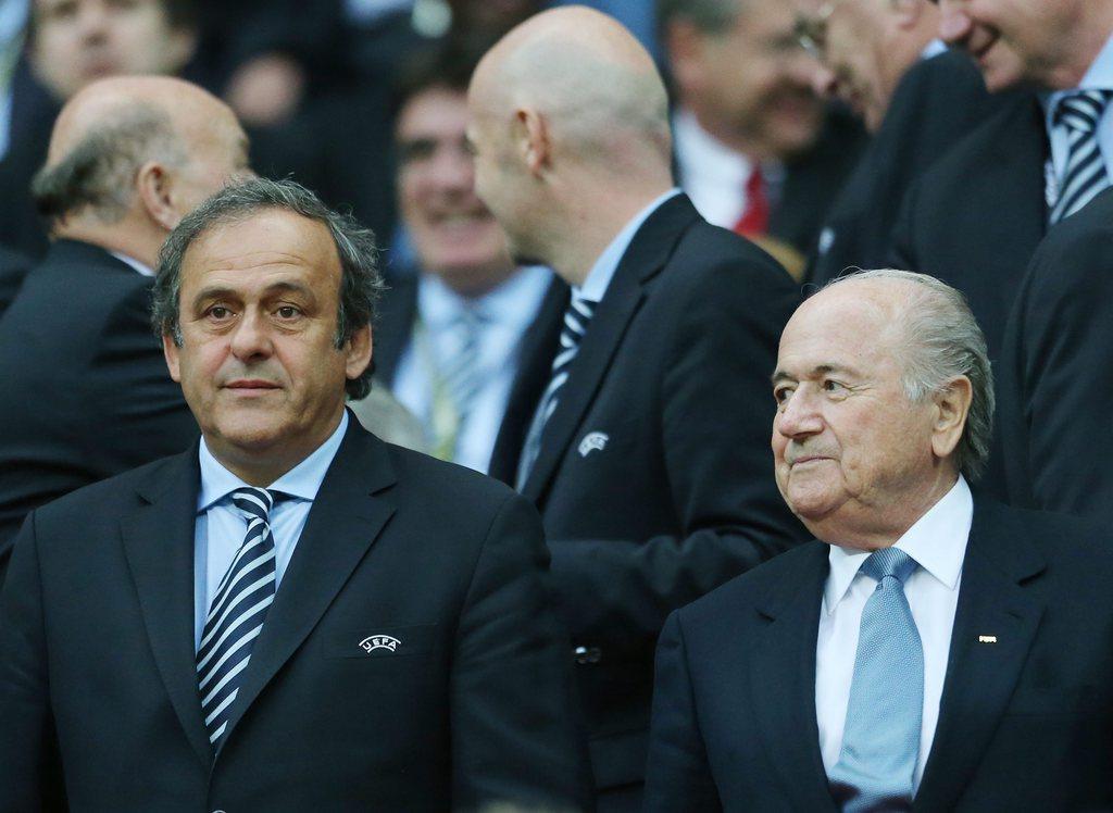Michel Platini et Sepp Blatter pourront donc aller à l'Euro, mais en payant leur billet. [Olivier Weiken]