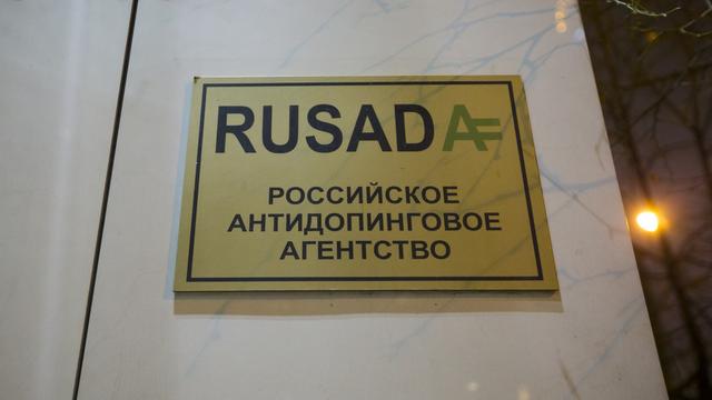 La plaque de l'agence russe antidopage, sur un bâtiment de Moscou. [AP Photo/Alexander Zemlianichenko]