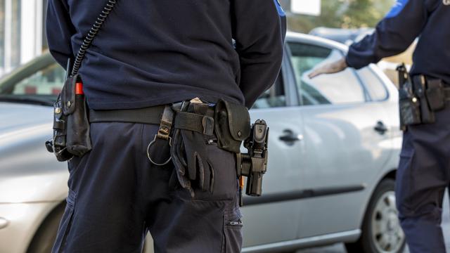 L'utilisation des armes à feu par les agents de police est plutôt rare en Suisse. [Keystone - Gaëtan Bally]