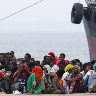 Les migrants recueillis en mer sont ensuite débarqué en Italie. [Antonio Parrinello]