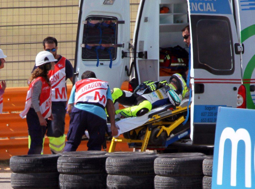 En raison de douleurs au dos, Aegerter a été emmené à l'hôpital d'Alcaniz pour des examens complémentaires. [KEYSTONE - Antonio Garcia]