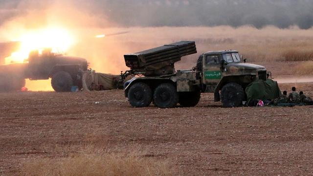 Des véhicules de l'armée syrienne sont engagés dans l'offensive. [Michael Alaeddin/RIA Novosti]