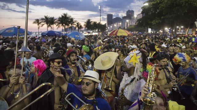 Les Brésiliens attendent le carnaval toute l'année. [key - AP Photo/Felipe Dana]