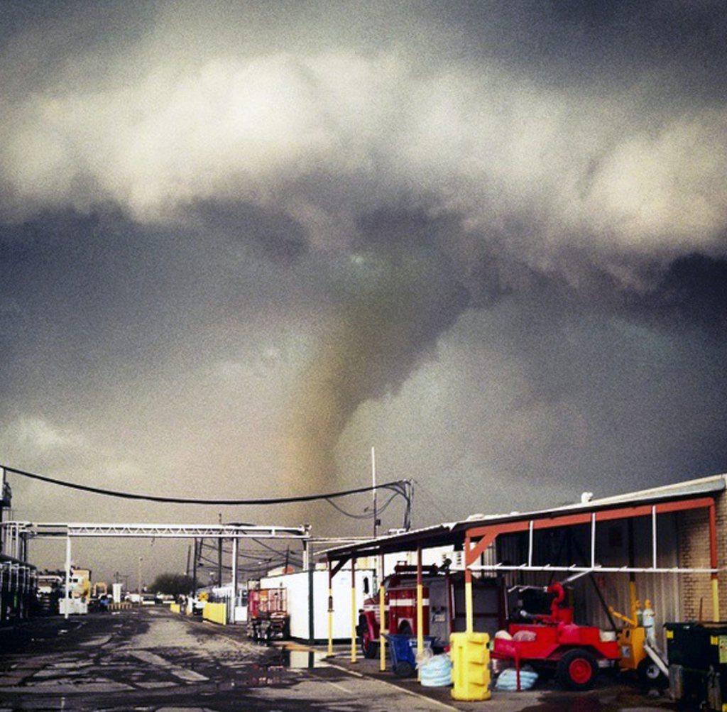 Une tornade à l'approche de Sand Springs, dans l'Oklahoma. [Keystone - EPA/Alix Chin]