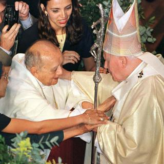 Don Helder Camara et Jean Paul II le 4 octobre 1997. [Reuters]