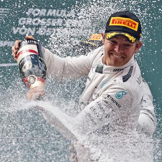 Nico Rosberg savoure le champagne après son 3e succès de la saison. [Darko Bandic]