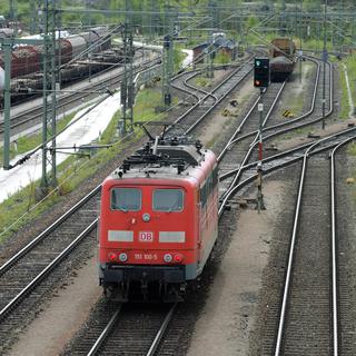 La plus longue grève des conducteurs de trains allemands a démarré lundi 4 mai par le fret. Les transports de passagers seront touchés dès mardi. [AFP - Christof Stache]