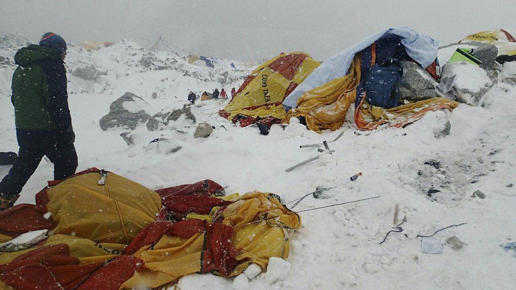 Le camp de base de l'Everest a été détruit par une avalanche. [KEYSTONE - Azim Afif]