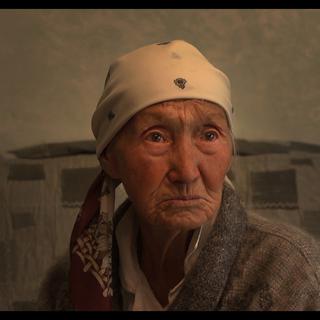 Au Kirghizstan, une vieille dame peut enfin raconter les purges de Staline de 1938. [Dominique Henry]