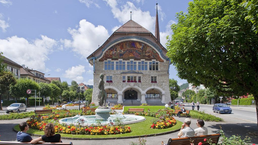 Fin de règne au Locle où Denis de la Reussille devra laisser sa présidence. [Keystone - Gaëtan Bally]