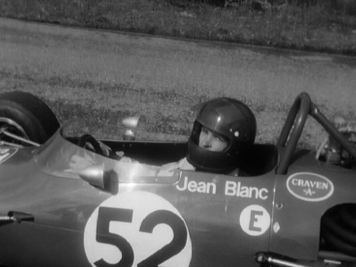 Le pilote Jean Blanc dans sa Formule 3, 1970. [RTS]