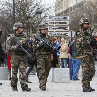 La France se retrouve face à un "acte de guerre", comme l'a dit François Hollande. [Reuters - Yves Herman]