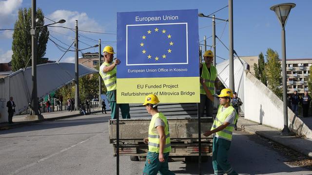 L'UE finance déjà des projets au Kosovo, comme la reconstruction du pont de Mitrovica. [EPA/Keystone - Valdrin Xhemaj]