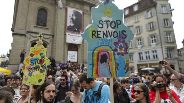 Le Collectif R a organisé début mai une manifestation de soutien aux requérants d'asile Dublin à laquelle de nombreux jeunes ont participé. [Jean-Christophe Bott]