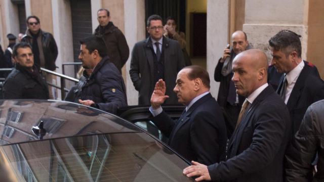 Silvio Berlusconi en termine avec ses travaux d'intérêt général, entamés le 9 mai 2014. [EPA/CLAUDIO PERI]