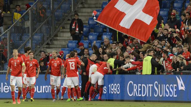 Les joueurs de l'équipe de Suisse ont vécu une soirée mémorable au parc St-Jacques. [Keystone - Laurent Gillieron]