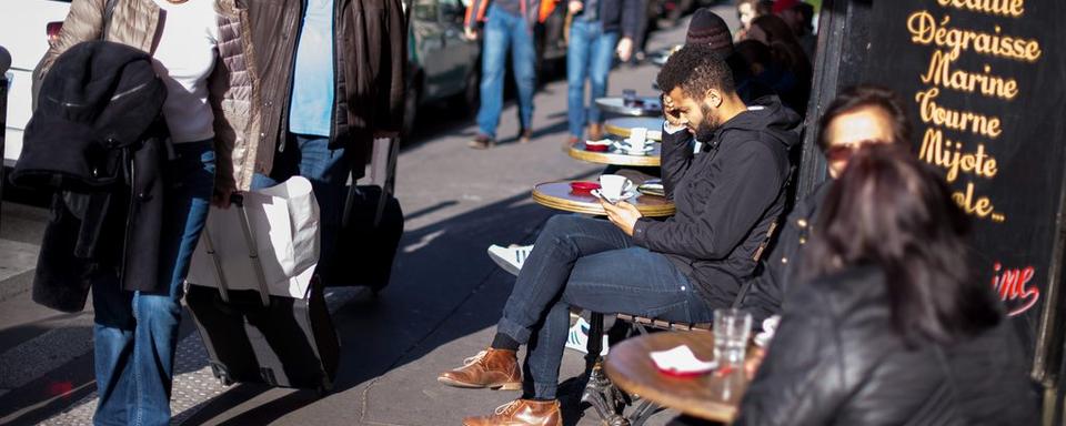 Café à Paris. [EPA/Keystone - Marius Becker]