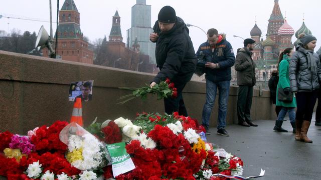 L'opposant russe Boris Nemtsov a été abattu tard le 27 février 2015 en plein centre de Moscou, à quelques pas du Kremlin. Des milliers de Russes ont crié leur indignation. [AFP - Sergei Gapon]