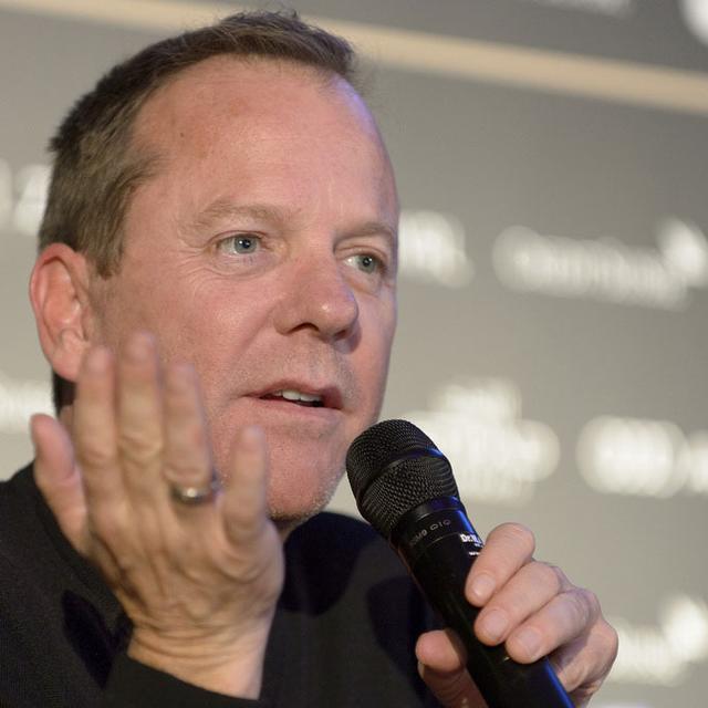 Kiefer Sutherland reçoit le "Golden Eye Award" lors du Festival du film de Zurich 2015. [Keystone - Anthony Anex]