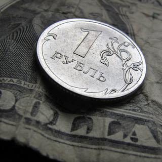 Le rouble reprend un peu de vigueur face au dollar. [EPA/Keystone - Karl-Josef Hildenbrand]