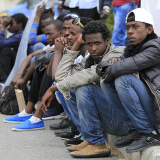 Des migrants ont entamé un sit-in vendredi à Vintimille, à la frontière franco-italienne, dans le but de pouvoir se rendre en France.