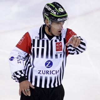 Danny Kurmann fait partie des arbitres oeuvrant sur les patinoires de Suisse. [Keystone - Salvatore Di Nolfi]