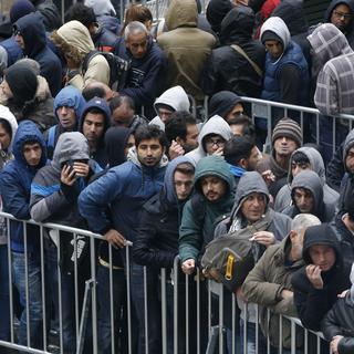 Des migrants devant le Bureau des Affaires sociales de Berlin (image prétexte). [Reuters - Fabrizio Bensch]