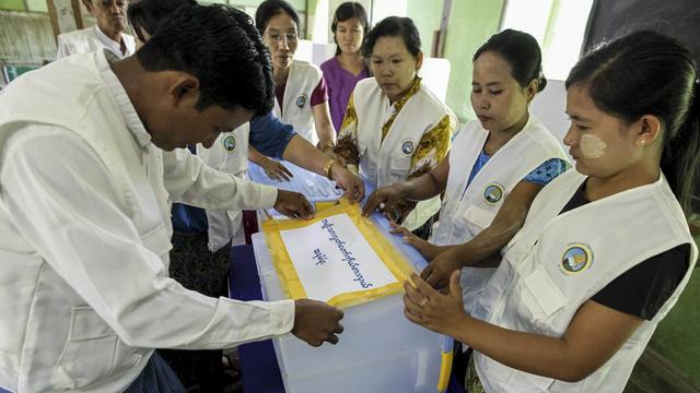 Les élections législatives se préparent en Birmanie. [EPA/Keystone - Hein Htet]