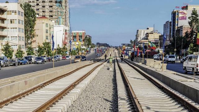 Rails en construction à Addis Abeba. [EPA/Keystone - Daniel Getachew]