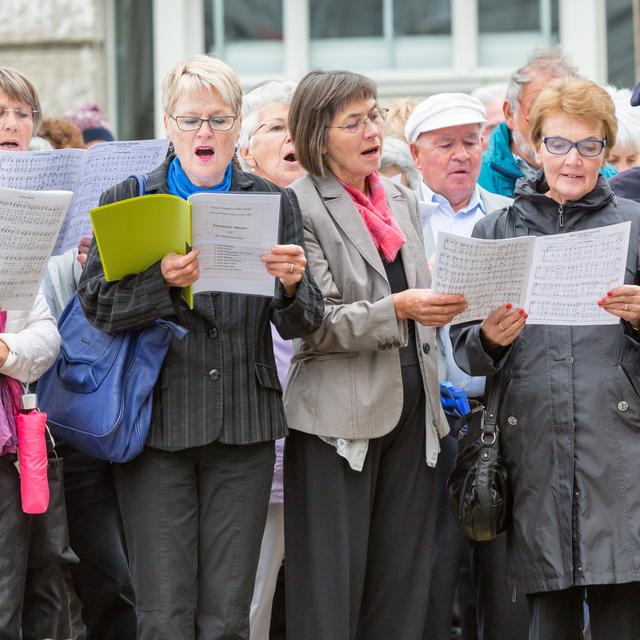 La joie de chanter et les partitions se partagent allègrement. [RTS - Alexandre Chatton]