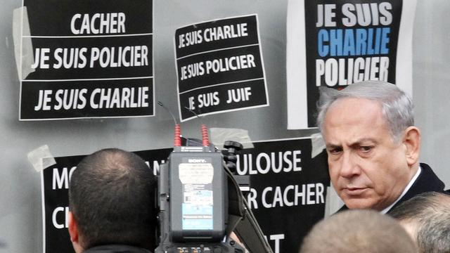 Benjamin Netanyahu devant le magasin Hyper Cacher à Paris. [Francois Mori]