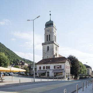 La tour de l'église de Saint-Imier, dans le canton de Berne. [Keystone - Christian Beutler]