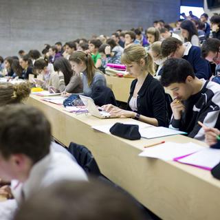 L'Union des étudiants de Suisse aura de la peine à se frayer un chemin pour promouvoir l'harmonisation des bourses d'études. [Keystone - Martin Rütschi]