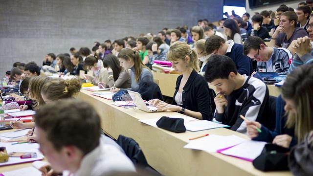 L'Union des étudiants de Suisse aura de la peine à se frayer un chemin pour promouvoir l'harmonisation des bourses d'études. [Keystone - Martin Rütschi]