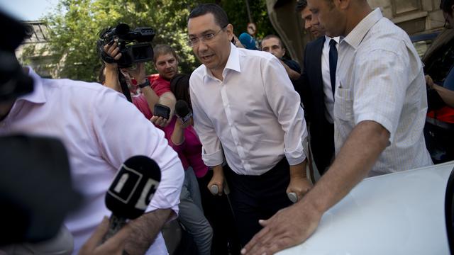 Le leader roumain Victor Ponta devant le siège du Parquet anticorruption (DNA) à Bucarest, le 13 juillet 2015.