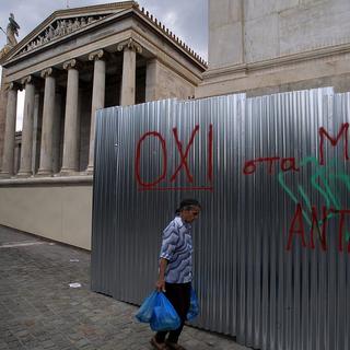 La population grecque est divisée quant à l'issue du référendum de dimanche. [EPA/Keystone - Simela Pantzartzi]