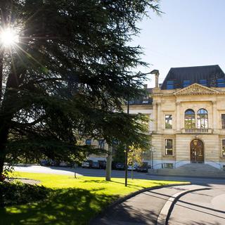 Plus de 200 étudiants inscrits à Neuchâtel n'accéderont pas à des logements universitaires à la rentrée. [Keystone - Jean-Christophe Bott]