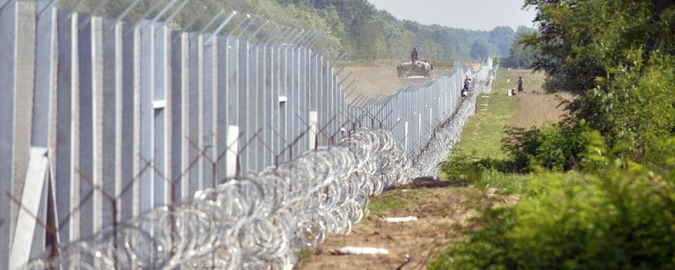 La Hongrie achève son mur anti-migrants à la frontière serbe. [MTI via AP / Keystone - Zoltan Mathe]