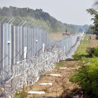 La Hongrie achève son mur anti-migrants à la frontière serbe. [MTI via AP / Keystone - Zoltan Mathe]