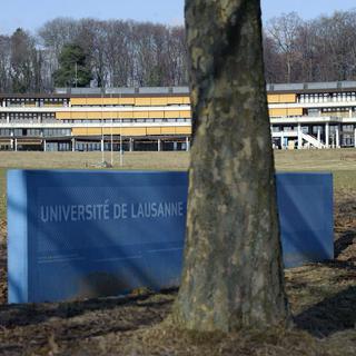 Le bâtiment Unithèque abrite la Bibliothèque Cantonale et Universitaire sur le campus de l' Université de Lausanne. [Keystone - Laurent Gilliéron]