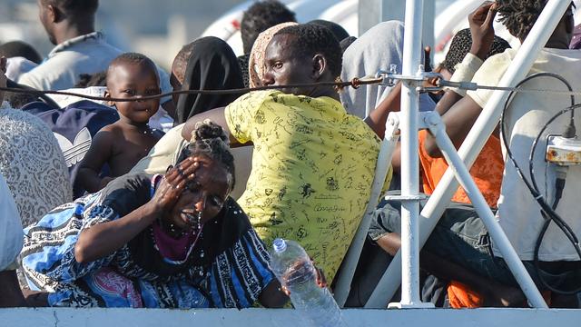 Comment assimiler les images sans fin de migrants débarquant sur les côtes européennes? [Controluce/AFP - Alfonso Di Vincenzo]