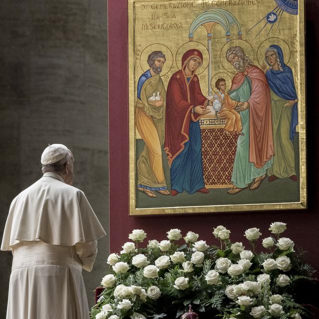 Le Pape François en prière, Vatican 3 octobre 2015. [Massimo Valicchia]