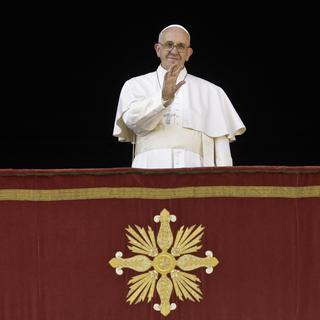 Le pape François, au cours de son message de Noël "urbi et orbi", ce vendredi 25 décembre 2015, au balcon de la Basilique Saint-Pierre. [AP Photo/Gregorio Borgia]