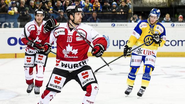 Alexandre Giroux (10) a ouvert le score pour le Team Canada. [Gian Ehrenzeller]