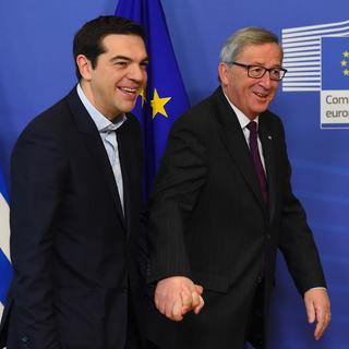 Rencontre à Bruxelles, le 4 février 2015, entre le président de la Commission européenne Jean-Claude Juncker et le Premier ministre grec Alexis Tsipras. [AFP - Emmanuel Dunand]