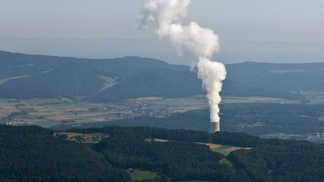 Un léger incident lundi soir à la centrale nucléaire de Gösgen a induit une libération de vapeur d'eau plutôt bruyante. [Keystone - Alessandro Della Bella]