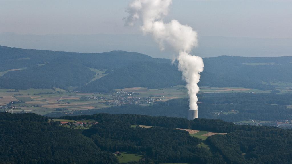 Un léger incident lundi soir à la centrale nucléaire de Gösgen a induit une libération de vapeur d'eau plutôt bruyante. [Keystone - Alessandro Della Bella]