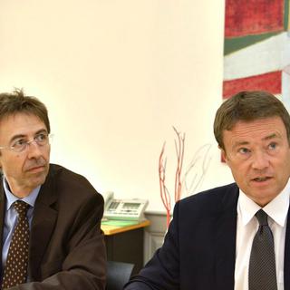 Claude-Henri Schaller, chef du service jurassien de l'économie et de l'emploi (gauche), et Michel Probst, ministre jurassien de l'Economie. [RTS - Gaël Klein]
