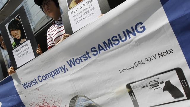 Les familles d'anciens ouvriers de la firme sud-coréenne malades ou décédés se réunissent chaque année pour manifester devant le siège de Samsung à Séoul. [REUTERS/Lee Jae-Won]