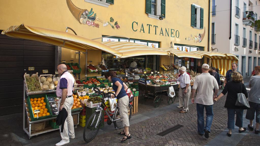 L’ouverture dominicale des magasins au Tessin est contestée. [key - Gaetan Bally]